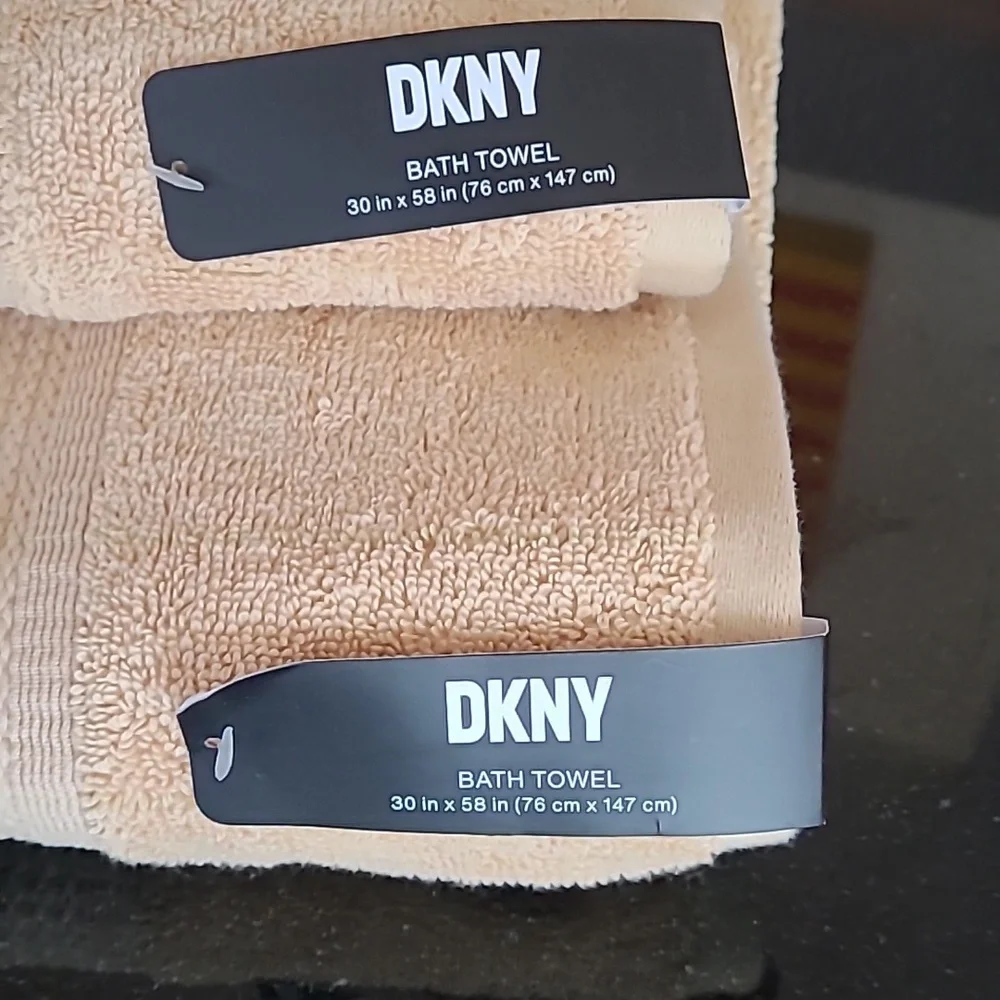 DKNY & LOFT Bath Towel Set